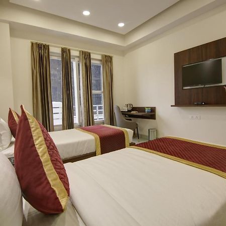 Hotel La Mirage Noida Bagian luar foto