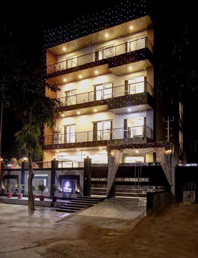 Hotel La Mirage Noida Bagian luar foto