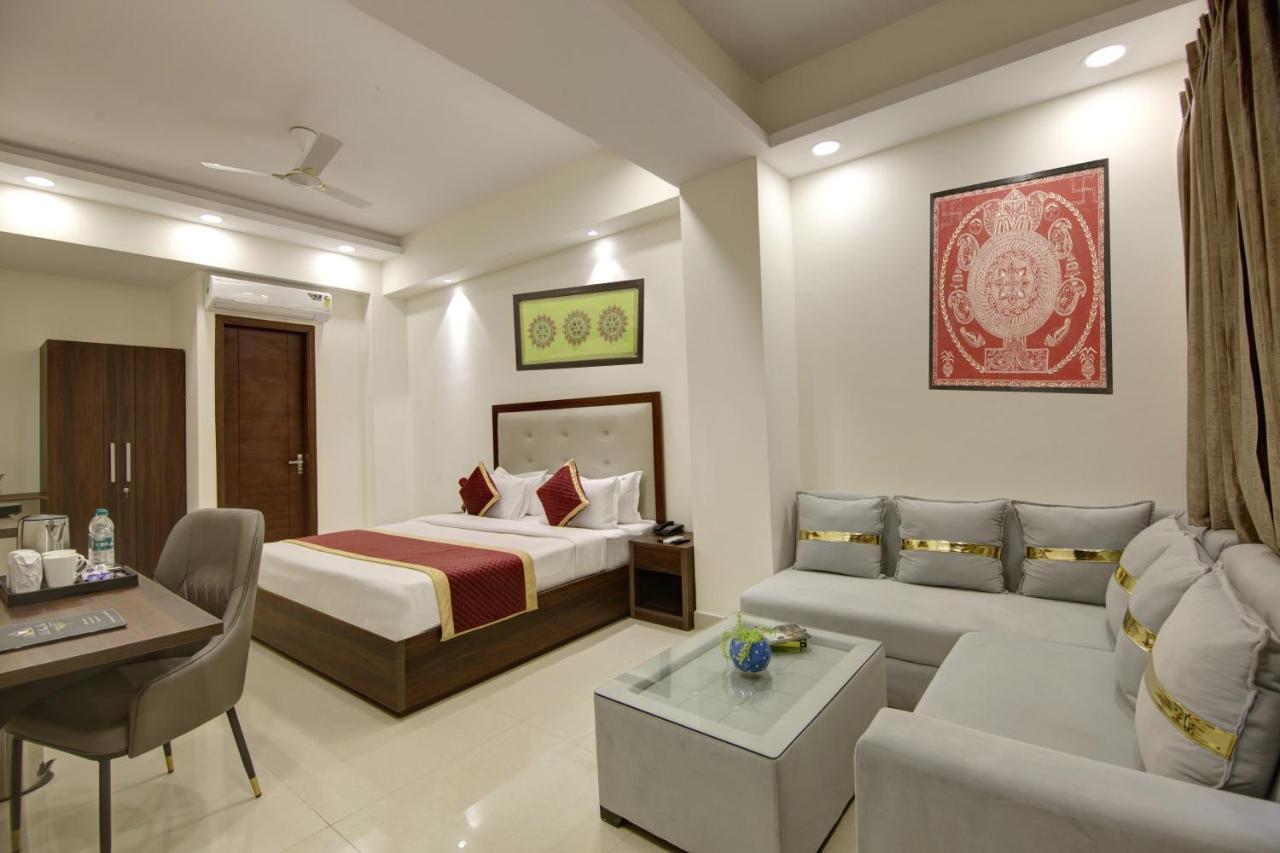Hotel La Mirage Noida Bagian luar foto