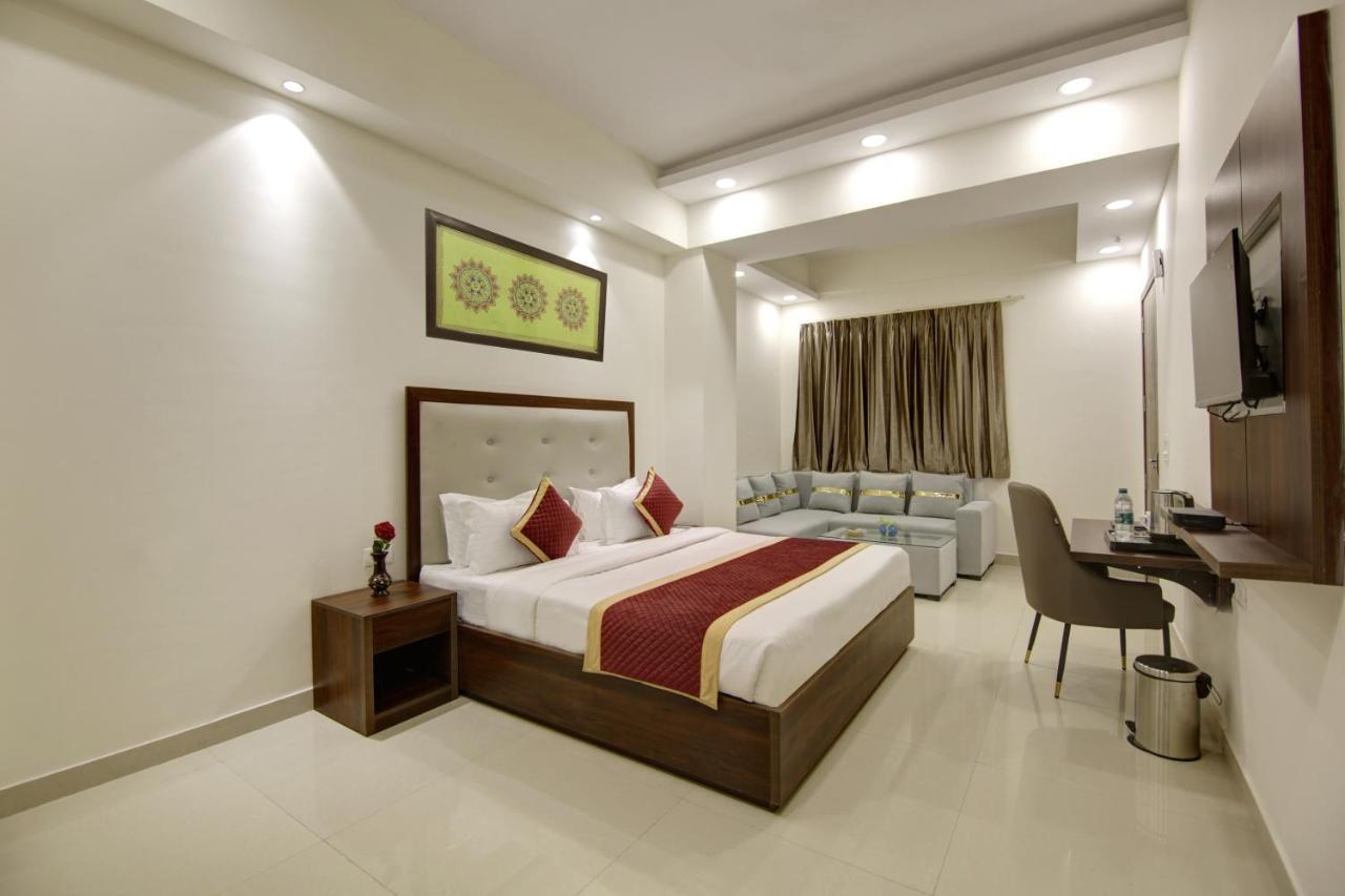 Hotel La Mirage Noida Bagian luar foto