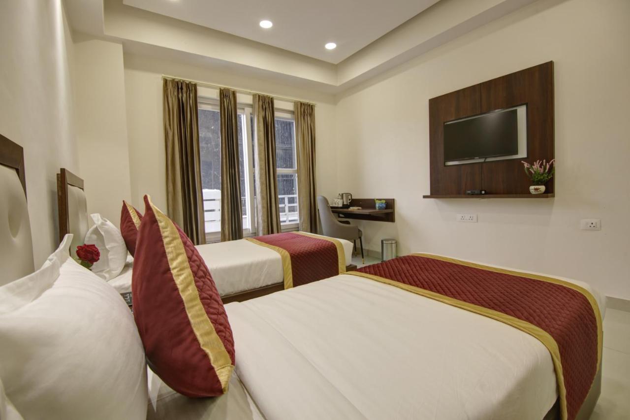 Hotel La Mirage Noida Bagian luar foto