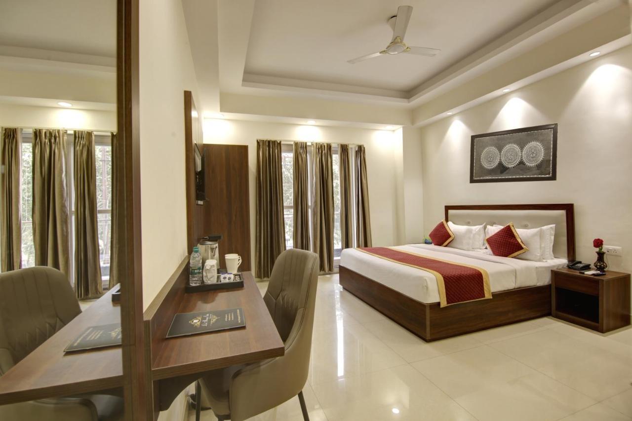 Hotel La Mirage Noida Bagian luar foto