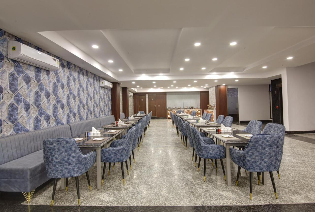 Hotel La Mirage Noida Bagian luar foto
