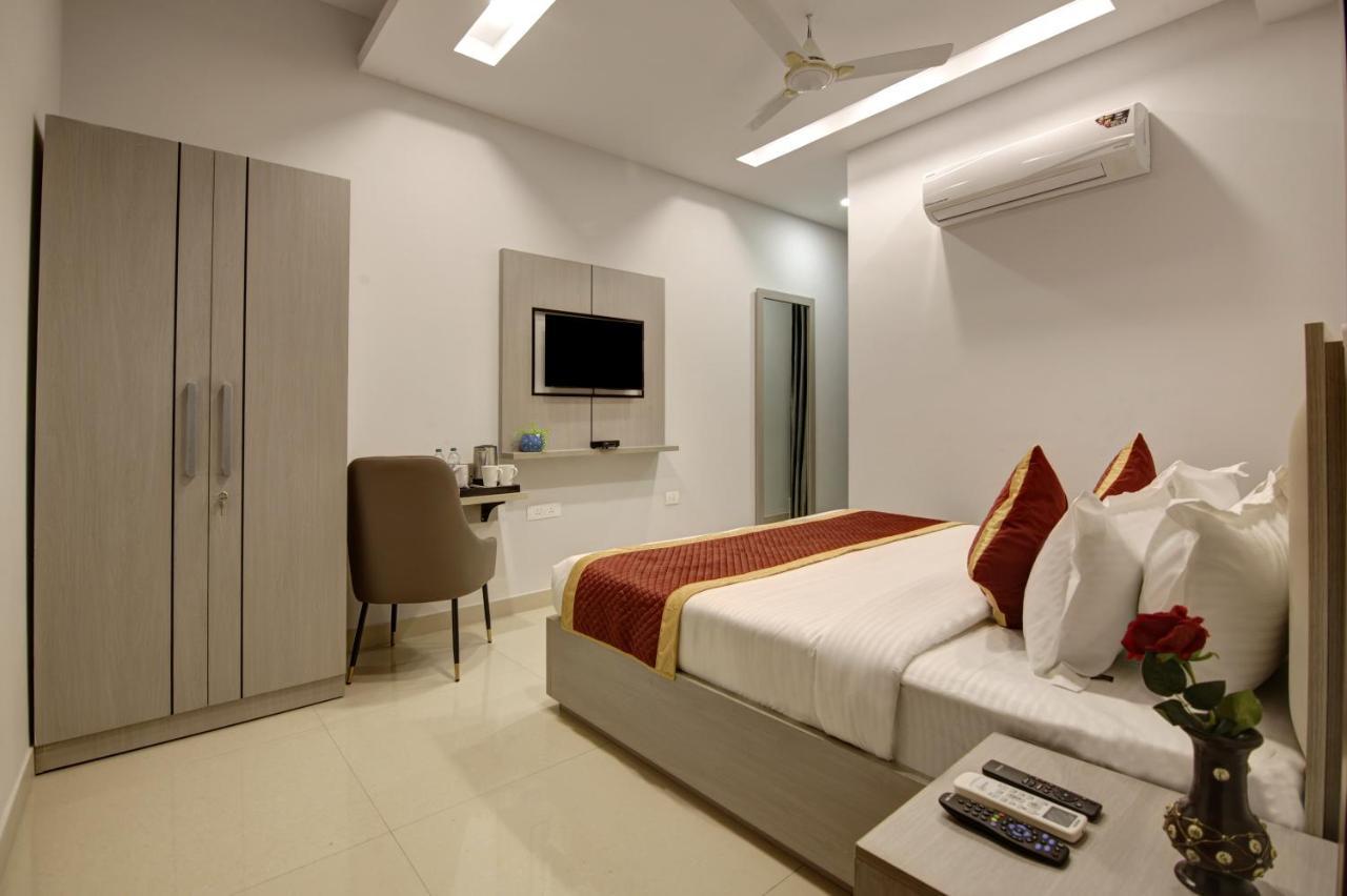Hotel La Mirage Noida Bagian luar foto