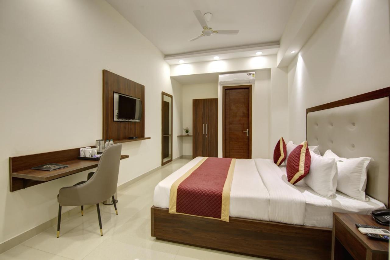 Hotel La Mirage Noida Bagian luar foto