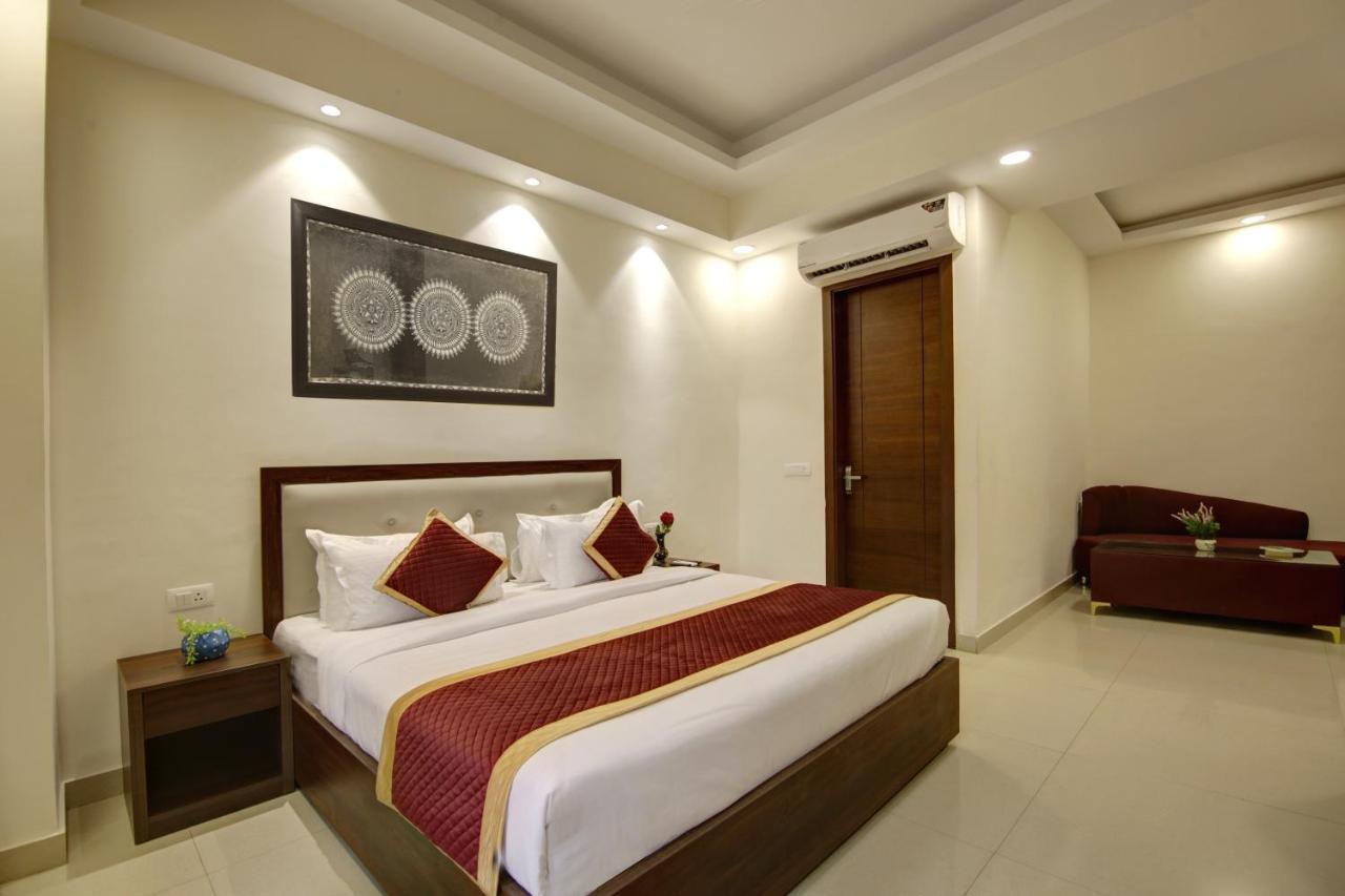 Hotel La Mirage Noida Bagian luar foto
