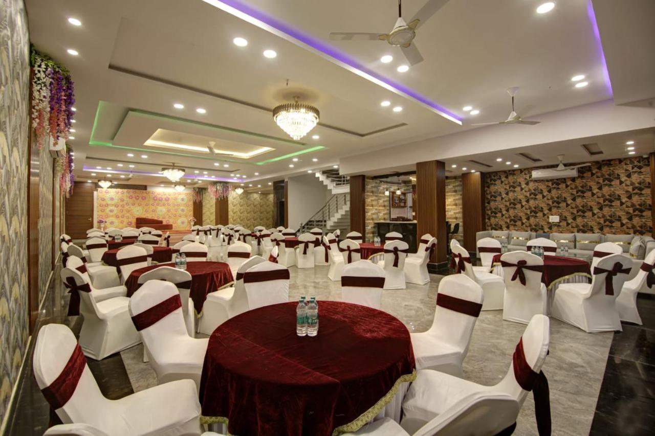 Hotel La Mirage Noida Bagian luar foto